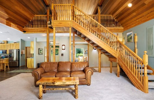 Ardenvoir House | River | Game Room | Hot Tub | Dogs | BBQ | View