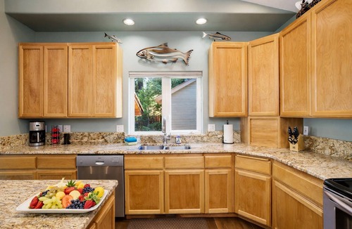 Ardenvoir House | River | Game Room | Hot Tub | Dogs | BBQ | View