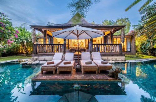 Umalas Villa | River Garden, Luxury Joglo Villa, 6 Travelers