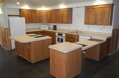 Douglas County House | RIVER GETAWAY IN THE CASCADES