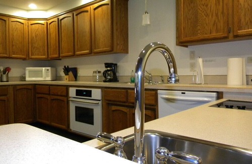 Douglas County House | RIVER GETAWAY IN THE CASCADES