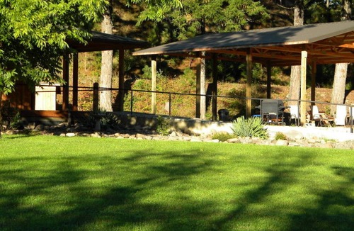 Douglas County House | RIVER GETAWAY IN THE CASCADES