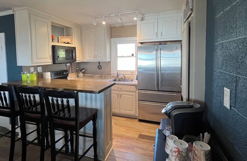 Sharps Cottage | River Glow Cottage 3-BR Waterfront Escape