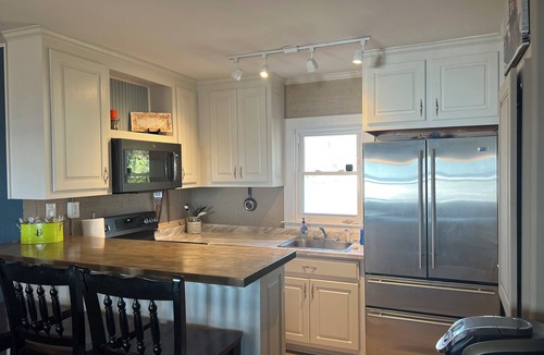 Sharps Cottage | River Glow Cottage 3-BR Waterfront Escape