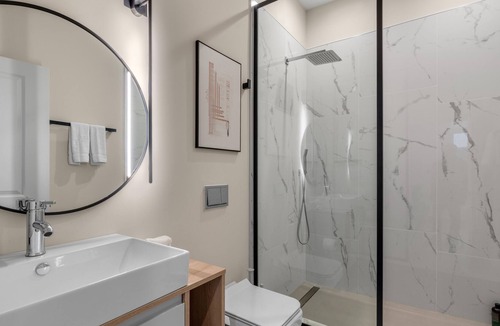 River Grove House | River Grove Luxury 2 Bedroom Apartment