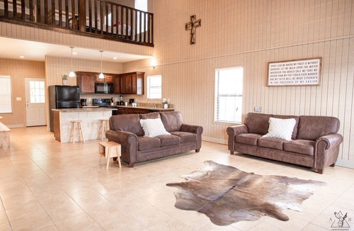 Concan House | River Grove Rentals House #10