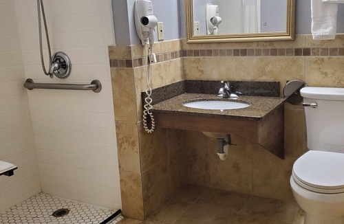 Hudson Hotel | River Hill Inn & Suites