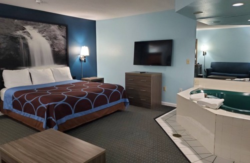 Hudson Hotel | River Hill Inn & Suites