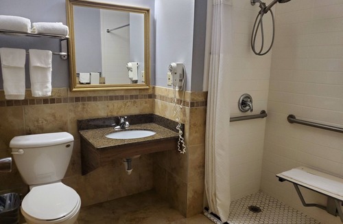 Hudson Hotel | River Hill Inn & Suites
