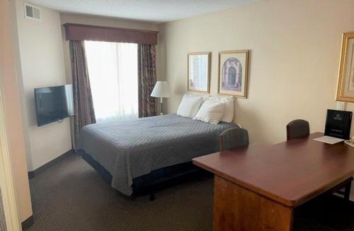 Mankato Hotel | River Hills Hotel- Mankato