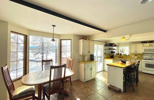 Sierra Tract House | River Home 2-bed House on river Dog Friendly + Loft