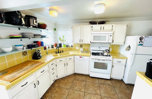 Sierra Tract House | River Home 2-bed House on river Dog Friendly + Loft