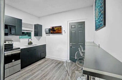 Little Haiti House | River House 4BR pool plus private parking