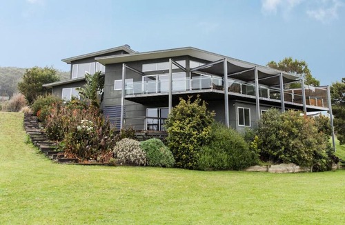 Kennett River House | River House