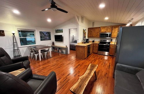 Wilmore Cottage | River House - Cottage with KY River View & Access