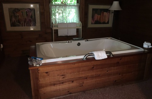 Grassy Creek Bed & Breakfast | River House Inn