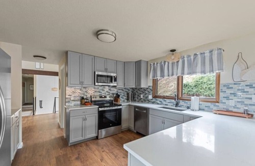 Spokane Valley House | River House with Panoramic Views
