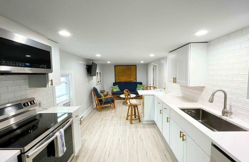 Clayton Condo | River Inspired 1-BR Condo in the Cottages on James
