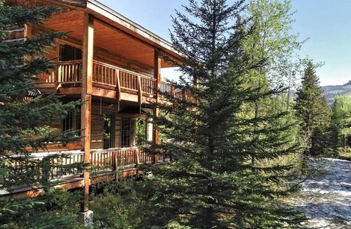 Nye House | River Island House - Luxury Mountain Riverfront Log Home, Nye, Montana