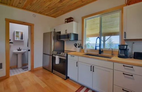 Hammond Cottage | River Ledge Hideaway