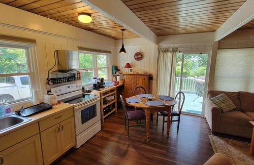 Alexandria Bay Cottage | River Life Cottage - Alexandria Bay, NY - Dingman Point