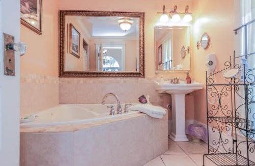 Holly Hill Bed & Breakfast | River Lily Inn Bed and Breakfast