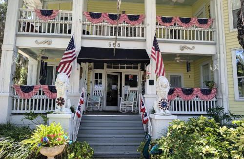 Holly Hill Bed & Breakfast | River Lily Inn Bed and Breakfast