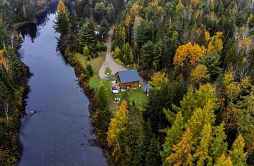 Saint Come Ski Chalet | River Lodge Chalet - Private - SPA - AC - Pet Friendly