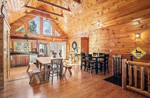 White Haven House | River Lodge-Hot tub-Hiking-River Front