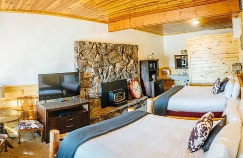 Last Chance Cabin | River Lodge