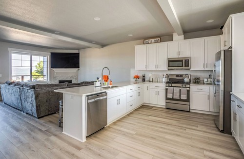 Hammond House | River & Marina View: Hammond Townhome w/Hot Tub