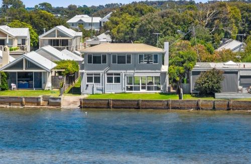 Barwon Heads House | River Meets Ocean Edge - Absolute Waterfront