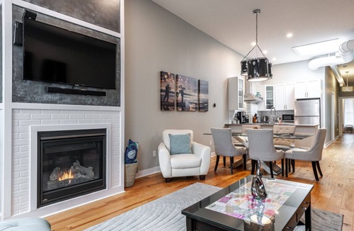 Stratford Condo | River Merchant Inn Heintzman Music Suite