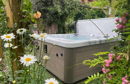 Bishop's Stortford Boat Rental | River Mill Retreat