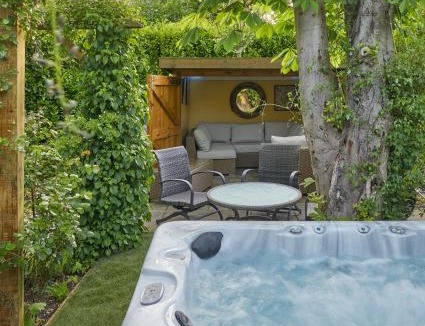 Bishop's Stortford Boat Rental | River Mill Retreat