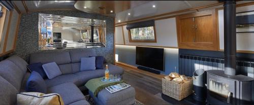 Bishop's Stortford Boat Rental | River Mill Retreat