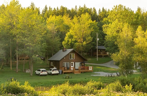 Frampton Ski Chalet | River & Miller Zoo - Louna-Nuage Shack
