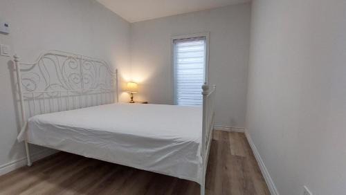 McMasterville Apartment | River & Mountain View 2BR Apartment Private Parking