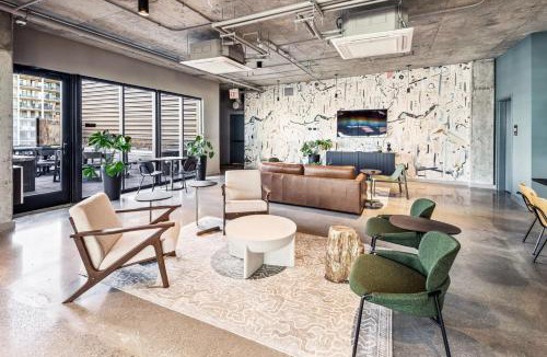 Killgubbin Apartment | River North 1br w terrace grills yoga studio CHI-1032