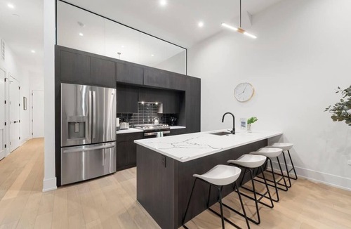 Downtown Chicago Apartment | River North 2BD Condo: Parking, Balcony, Laundry