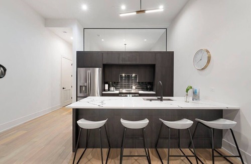Downtown Chicago Apartment | River North 2BD Condo: Parking, Balcony, Laundry