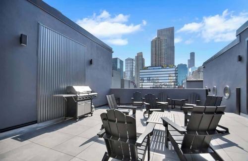 Near North Side Apartment | River North Private Balcony With In and Out Parking