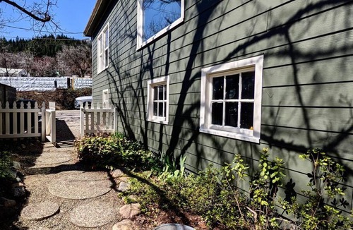 Dunsmuir Ski Chalet | River Oak Retreat - Upper Sacramento Riverfront!