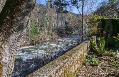 Dunsmuir Ski Chalet | River Oak Retreat - Upper Sacramento Riverfront!