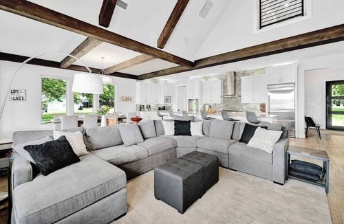Kingsland House | River Oaks Retreat - Memories that Last a Lifetime