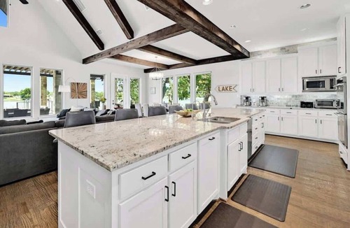 Kingsland House | River Oaks Retreat - Memories that Last a Lifetime