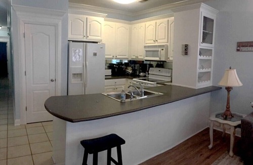 Athens Condo | River Oasis