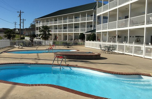 Athens Condo | River Oasis