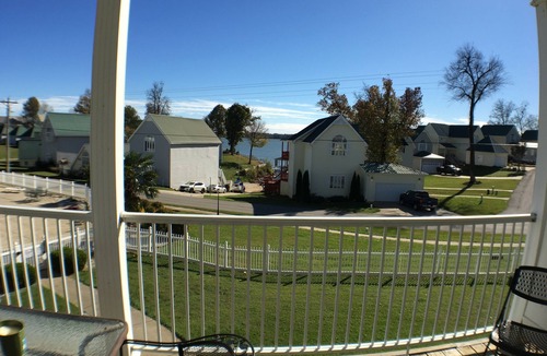 Athens Condo | River Oasis