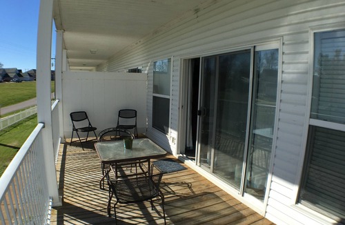 Athens Condo | River Oasis